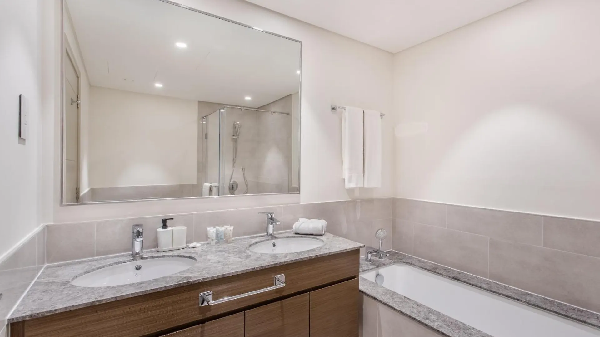 65Th High Floor - 4 Bedroom Apartment With Best Opera, Fountain & Burj Khalifa View - Downtown Dubai - Forte Tower 1 By Stayfinity For Max 9 Guests United Arab Emirates